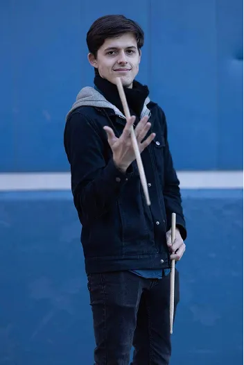 Avery Logan先生